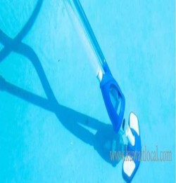 SWIMMING POOL CLEANING