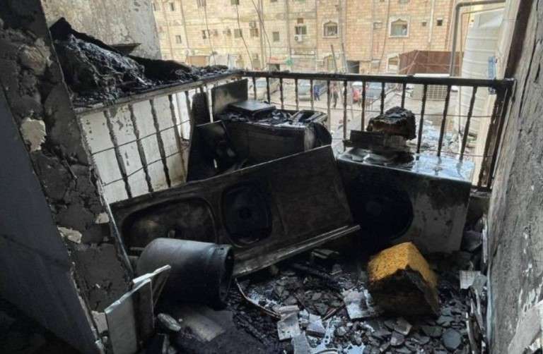 Firefighters In Jleeb Put Out A Fire In A Building | Kuwait Local News