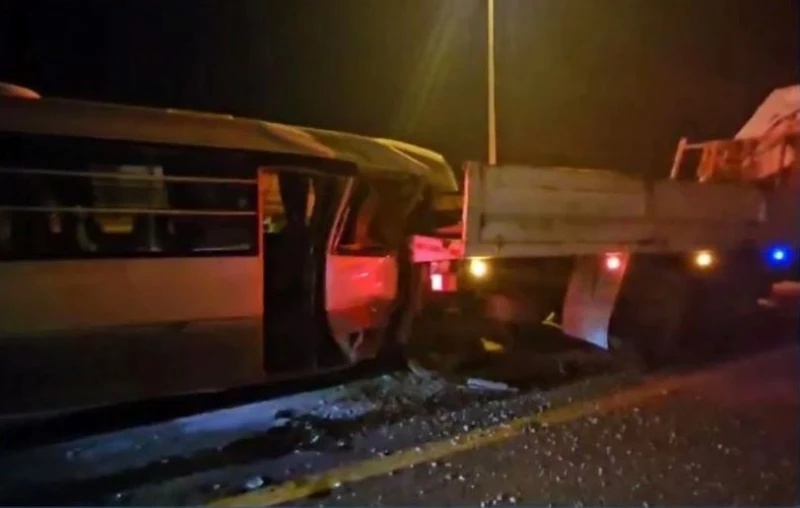 One Dead In Bus-Truck Collision On Seventh Ring Road | Kuwait Local News