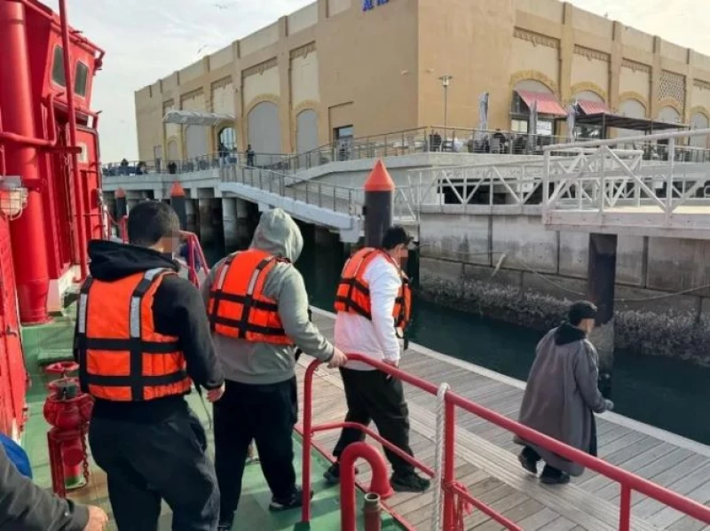 Kuwait Fire Rescue Rescue Team Saves Boat From Sinking Near Abdullah Port | Kuwait Local News