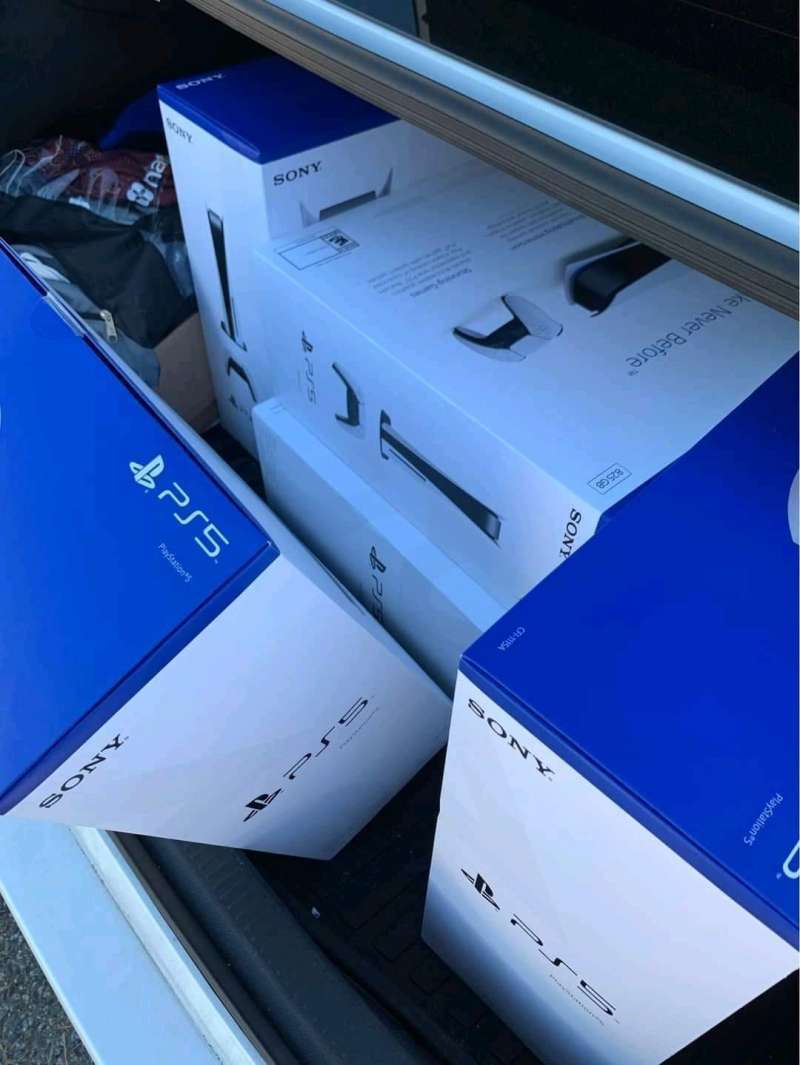 PS5,Apple Iphone 13, 13 Pro Max And 14 Pro Max in kuwait