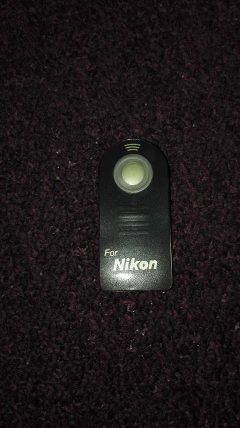 nikon-d7000-50-mm-1-4-g-lens-benq-tripod-case-logic-camera-bag-18-200-vr-lens-for-sale in kuwait