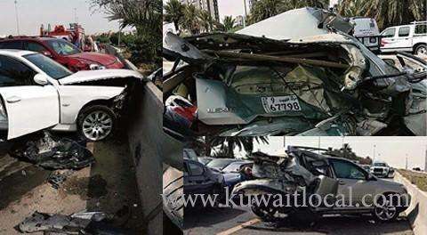 5-people-were-injured-in-a-7-car-collision_kuwait