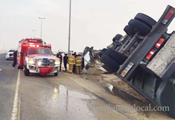 unknown-woman--died-in-traffic-accident_kuwait