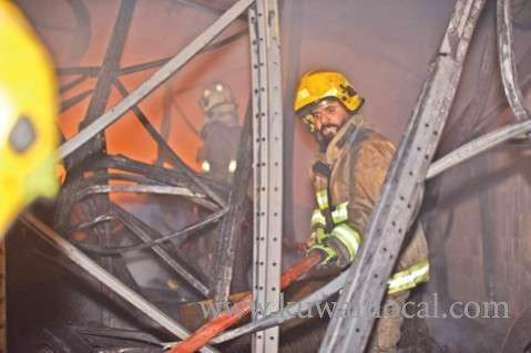 firemen-control-shuwaikh-industrial-area-blaze_kuwait