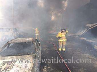 teams-dealing-with-big-fire-in-petrochemicals-warehouse_kuwait