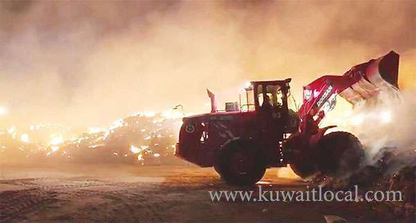 fire-fighters-battling-the-raging-blaze-at-the-fodder-yard-near-salmi_kuwait