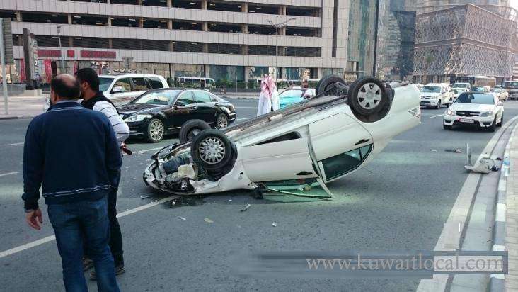citizen-sustained-injuries-when-his-vehicle-toppled-on-the-6th-ring-road_kuwait
