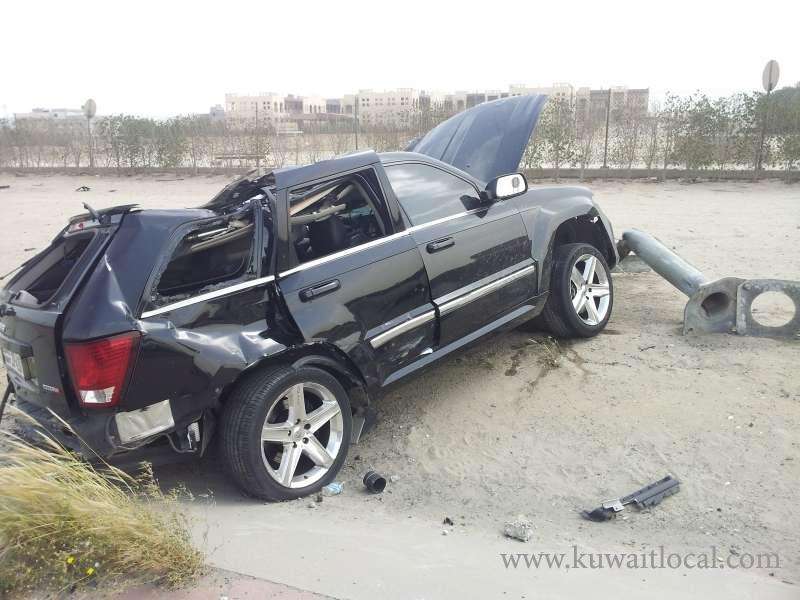 citizen-died-when-his-vehicle-slammed-into-a-lamppost-on-sulaibikhat-_kuwait