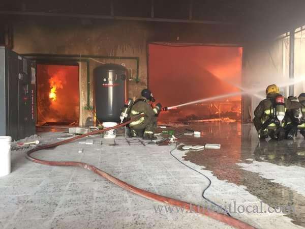 firefighters-douse-amghara-timber-factory-fire_kuwait