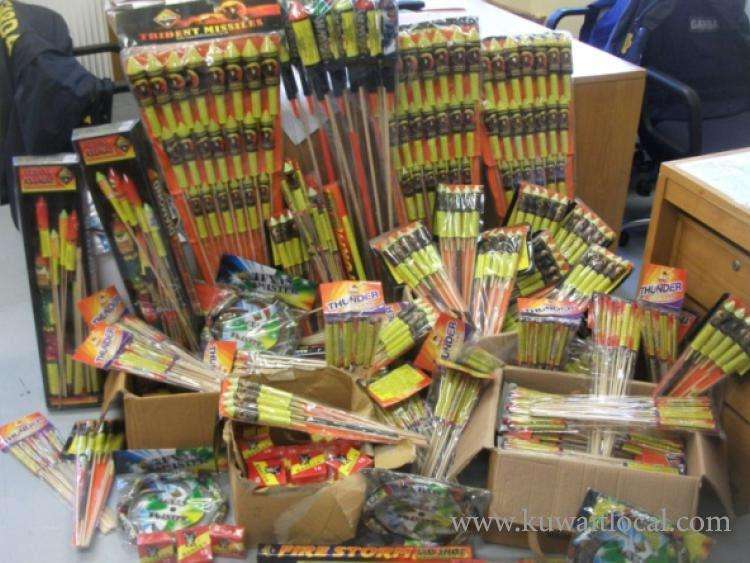 customs-officers-seized-fireworks_kuwait