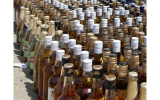 three-former-criminals-were-smuggling-alcohol-into-the-country-and-threatening-a-policeman_kuwait