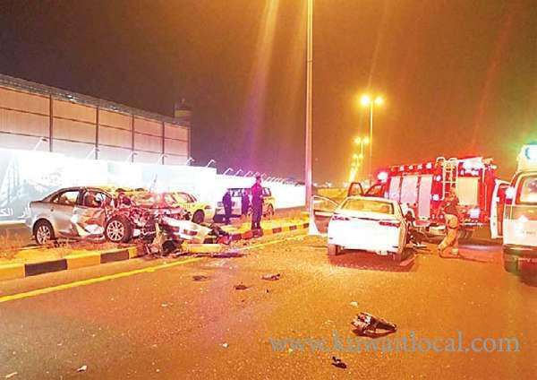 two-expats-died-and-2-others-sustained-injuries-when-two-vehicles-collided-on-airport-road_kuwait