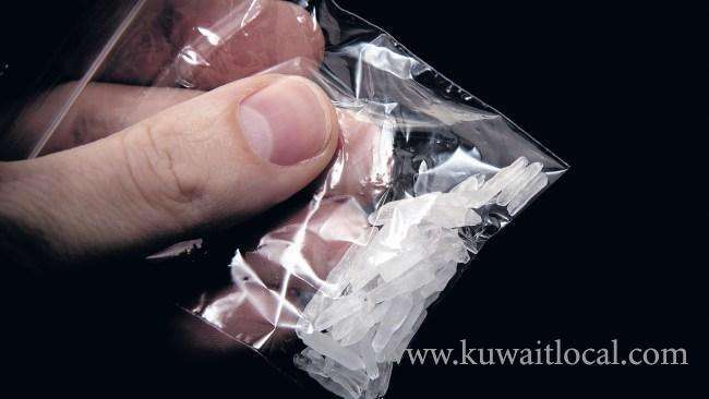 kuwaiti-citizen-was-arrested-in-possession-of-drugs-with-knife-_kuwait