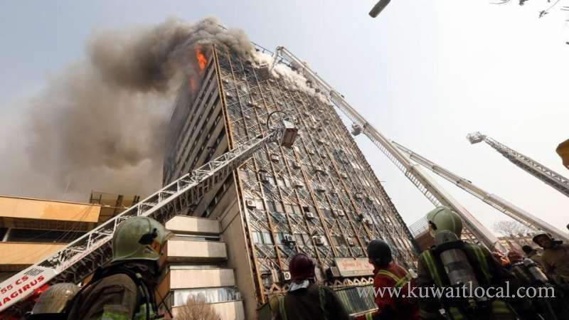firemen-douse-a-fire-that-engulfed-a-building-in-fahaheel-without-human-injuries_kuwait