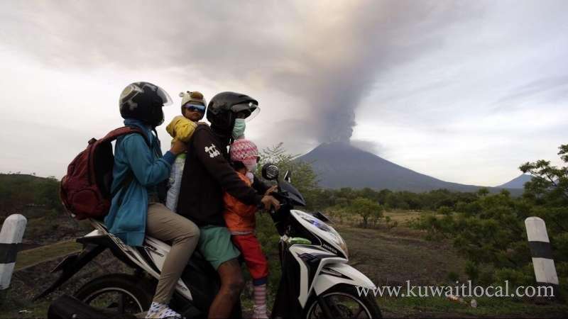 indonesia-volcano---mount-agung-eruption-closes-balis-main-airport_kuwait