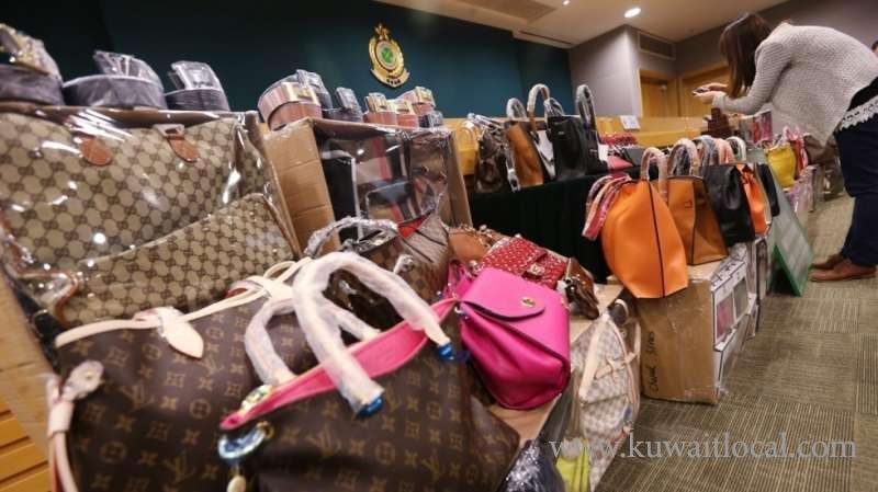 customs-officers-recently-foiled-to-smuggle-handbags_kuwait