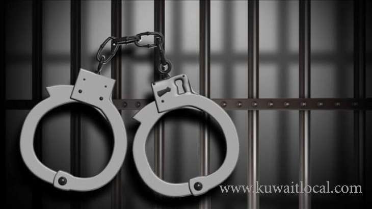 arab-drivers-were-arrested-for-attempting-to-smuggle-large-quantities-of-commodities_kuwait