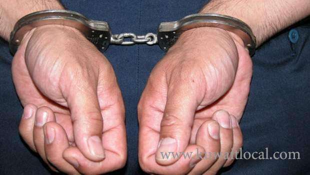 police-have-arrested-two-egyptians-for-swindling-a-female-member_kuwait