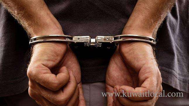 two-sri-lankan-expats-were-arrested-in-possession-of-30-bottles-of-locally-manufactured-liquor_kuwait