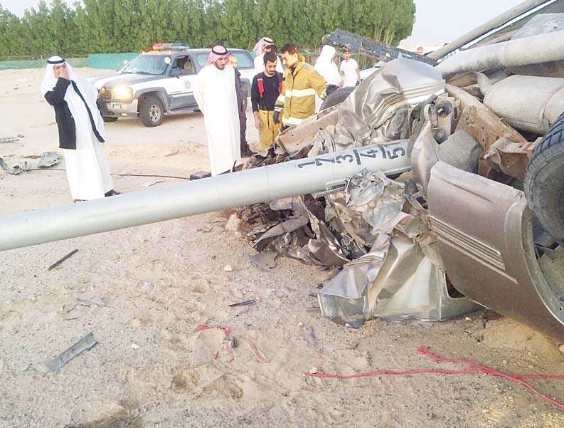 2-ethiopians-died-after-their-vehicle-crashes-into-lamppost_kuwait
