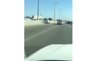 break-failed-car-controlled-by-abrading-with-road-divider_kuwait