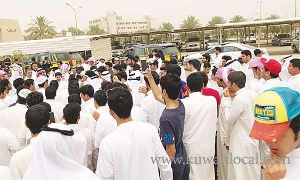 over-100-students,-activists-demonstrate-against-moe-decisions_kuwait