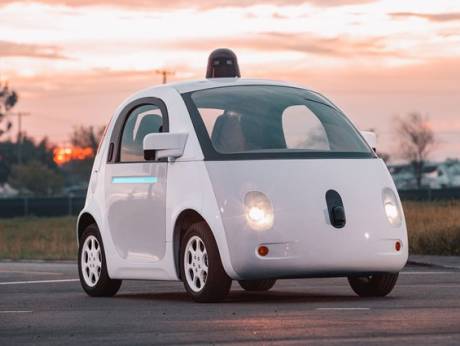 police-stop-google-self-driving-car-for-going-too-slowly_kuwait
