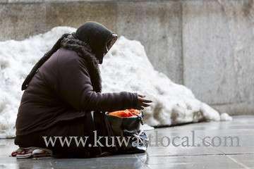 female-beggar-cheated-many-people-by-faking-disability_kuwait