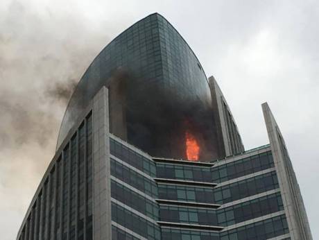 a-fire-broke-out-on-the-26th-floor-of-regal-tower-in-business-bay,-dubai_kuwait