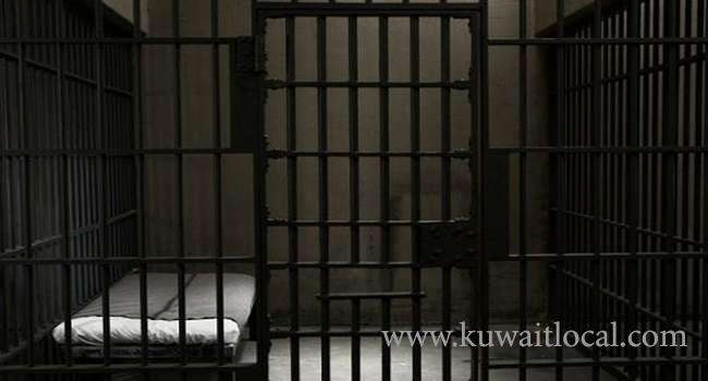 court-sentenced-15-years-imprisonment-for-2-girls-and-2-bodybuilders-for-blackmailing-youth_kuwait