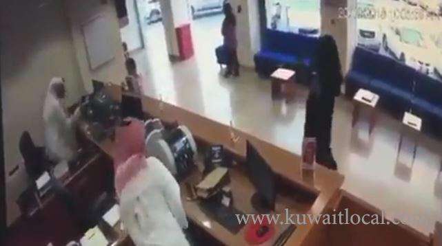 man-in-woman’s-garb-flees-after-armed-robbery-at-hawally-bank_kuwait