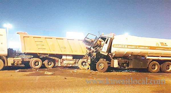 collision-holds-up-traffic-for-three-hours_kuwait
