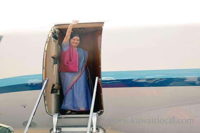 sushma-swaraj-arrives-kuwait-on-a-two-day-visit--_kuwait