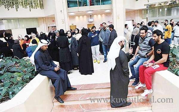 mew-staff-stage-sit-in-–-restoration-of-old-work-timings-sought_kuwait