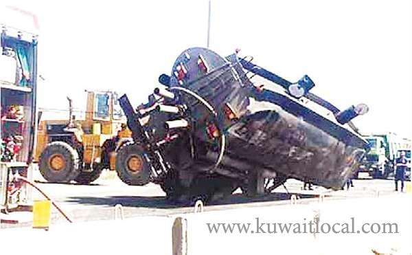 asian-trucker-sustained-injuries-in-accident_kuwait