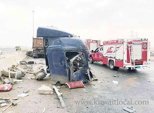 tow-truck-driver-injured-in-accident_kuwait
