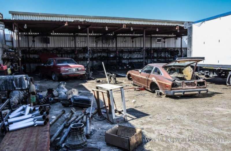 cars-seized-at-makeshift-garage-for-drifters-vehicles_kuwait