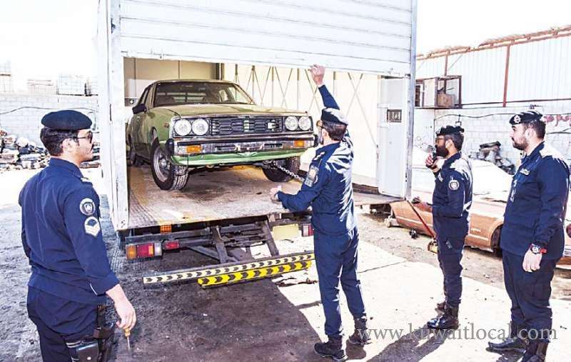 traffic-police-seize-a-sports-car-used-by-the-drifters-at-the-amghara-garage_kuwait