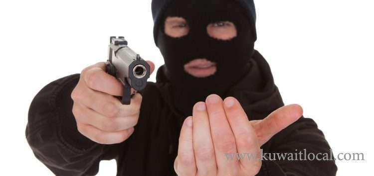 beware-of-masked-thief-who-uses-pepper-powder-to-rob-valuables-from-apartments_kuwait