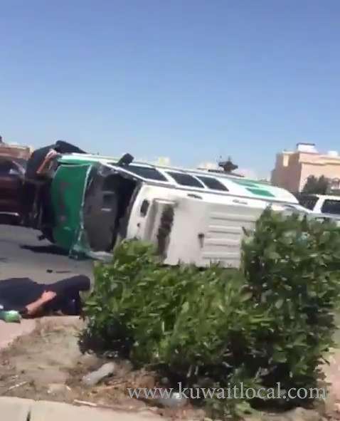 crime-news-5-people-injured-in-an-ambulance-flip-over_kuwait