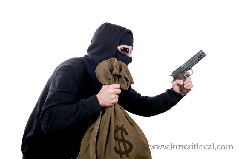 victim-fails-to-pick-up-armed-robbery-suspect-who-was-robbed-of-28000-dinars-at-gun-point-in-jleeb_kuwait