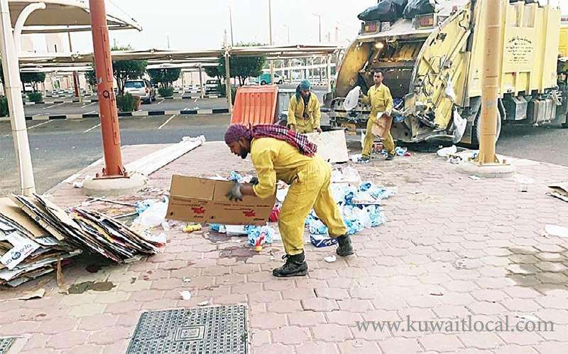 13-cleaning-workers-arrested-for-rummaging-through-garbage_kuwait