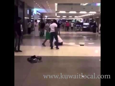 3-kuwaitis-fighting-in-mall_kuwait