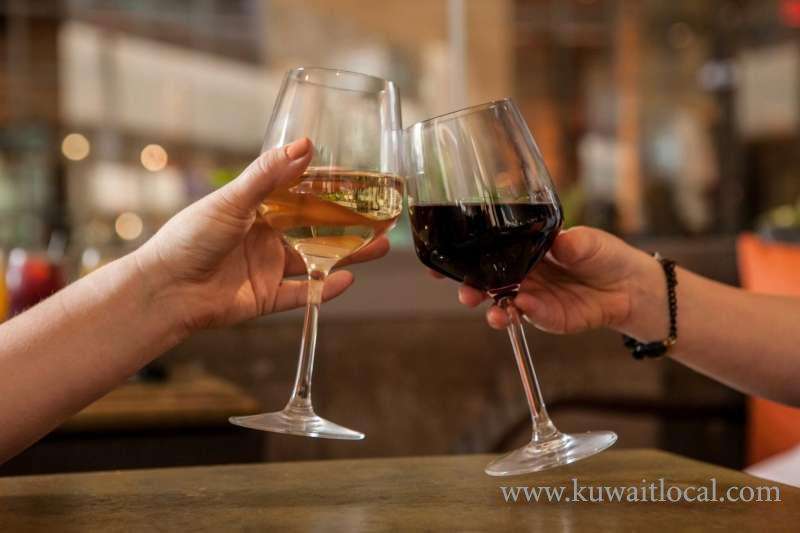 cafe-in-salmiya-offered-champagne-red-wine_kuwait