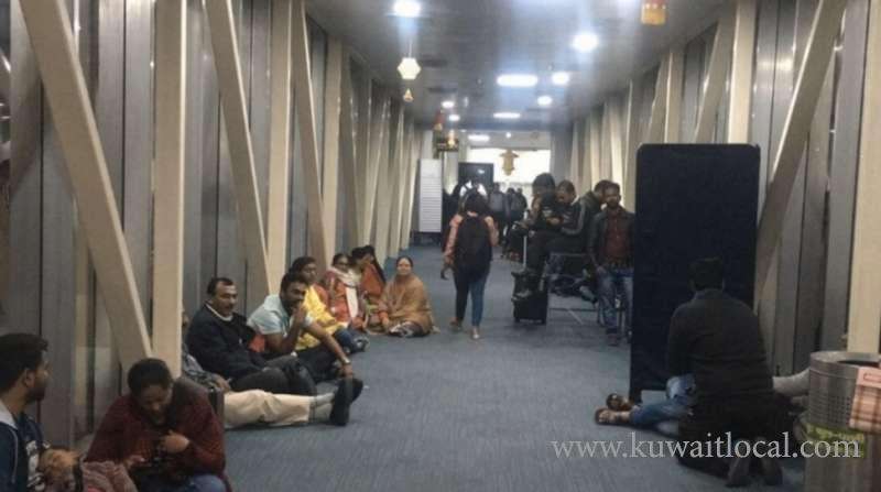 passengers-stuck-on-aerobridge-for-8-hours-as-plane-suffers-snag_kuwait