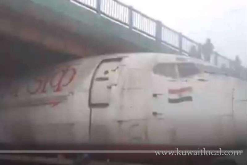 plane-gets-stuck-under-bridge-in-india_kuwait