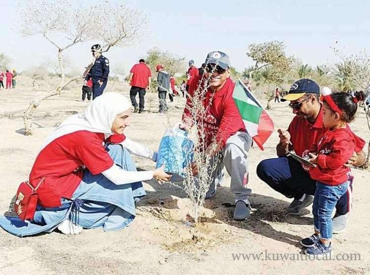 -just-in-2-hours-volunteers-plant-5000-trees_kuwait