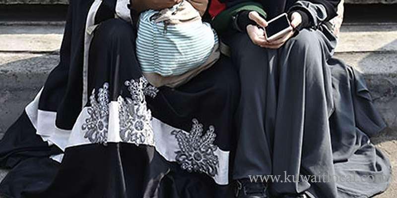 kuwaiti-on-travel-ban-caught-hiding-between-the-legs-of-two-sisters_kuwait