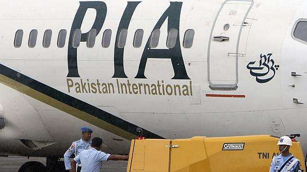 breaking-pakistan-international-airlines-flight-crashes-near-karachi_kuwait